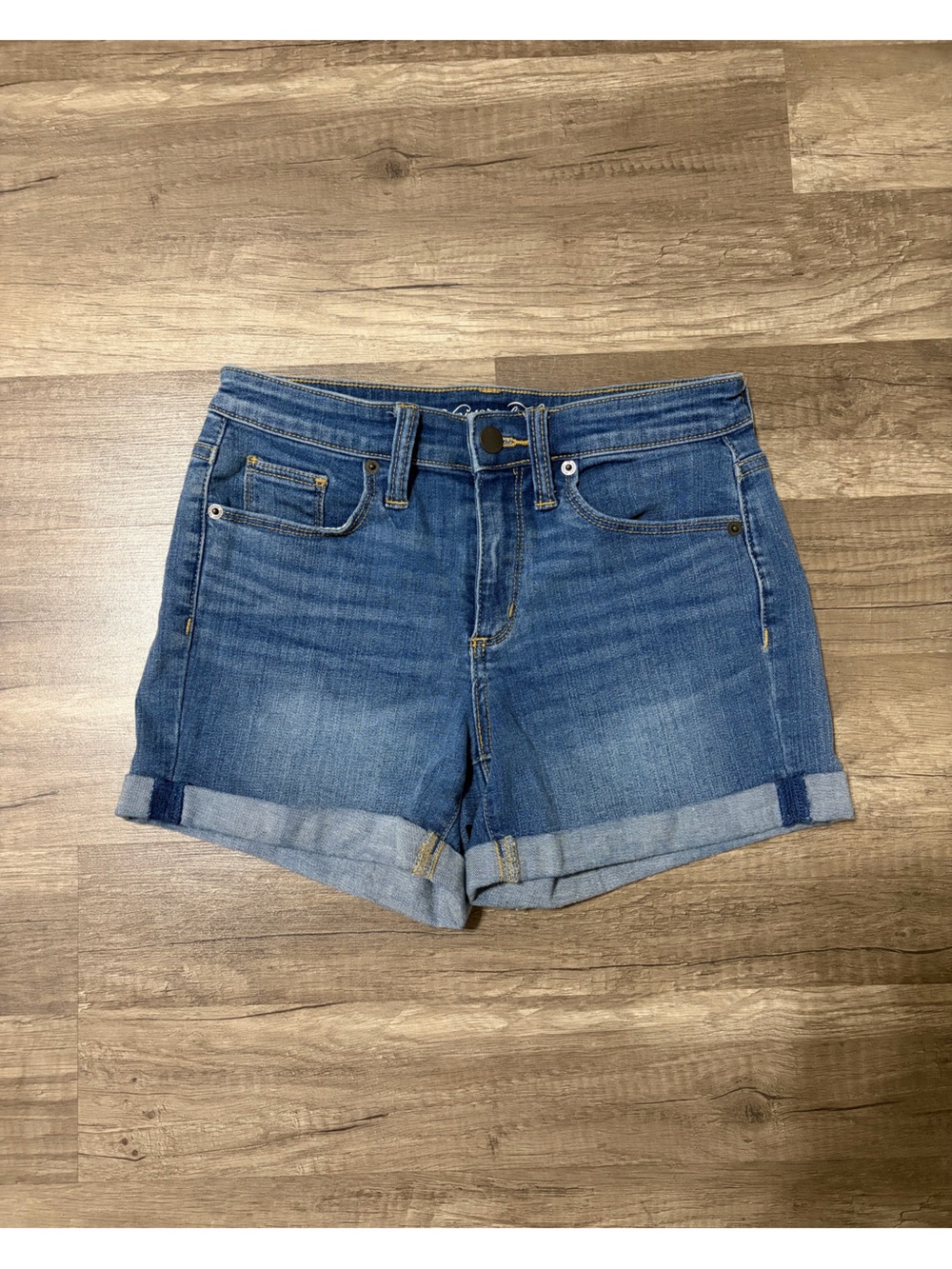 Universal Thread Medium Blue Denim Roll-Cuff Shorts